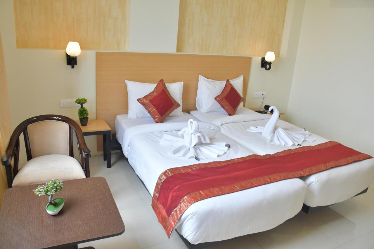 Hotel Yatharth Inn Benares Buitenkant foto