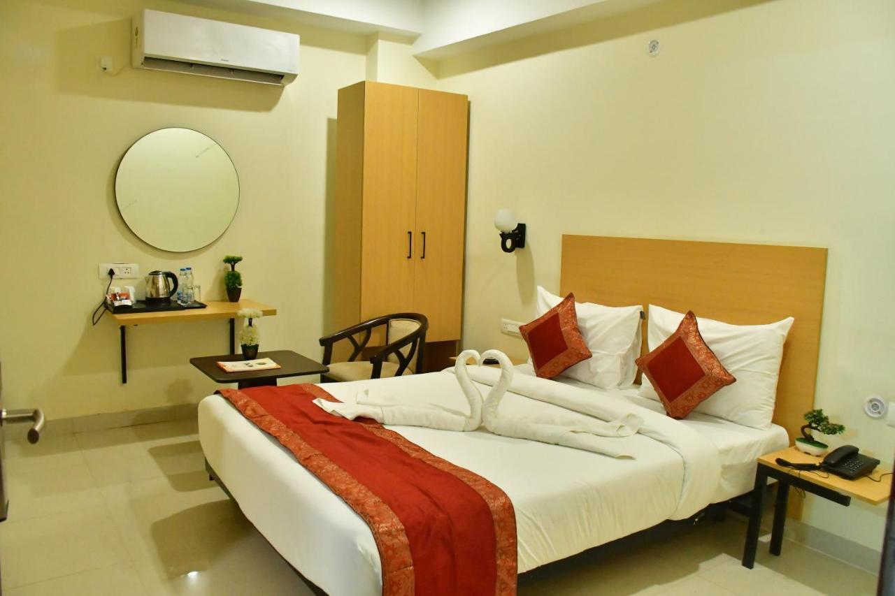 Hotel Yatharth Inn Benares Buitenkant foto