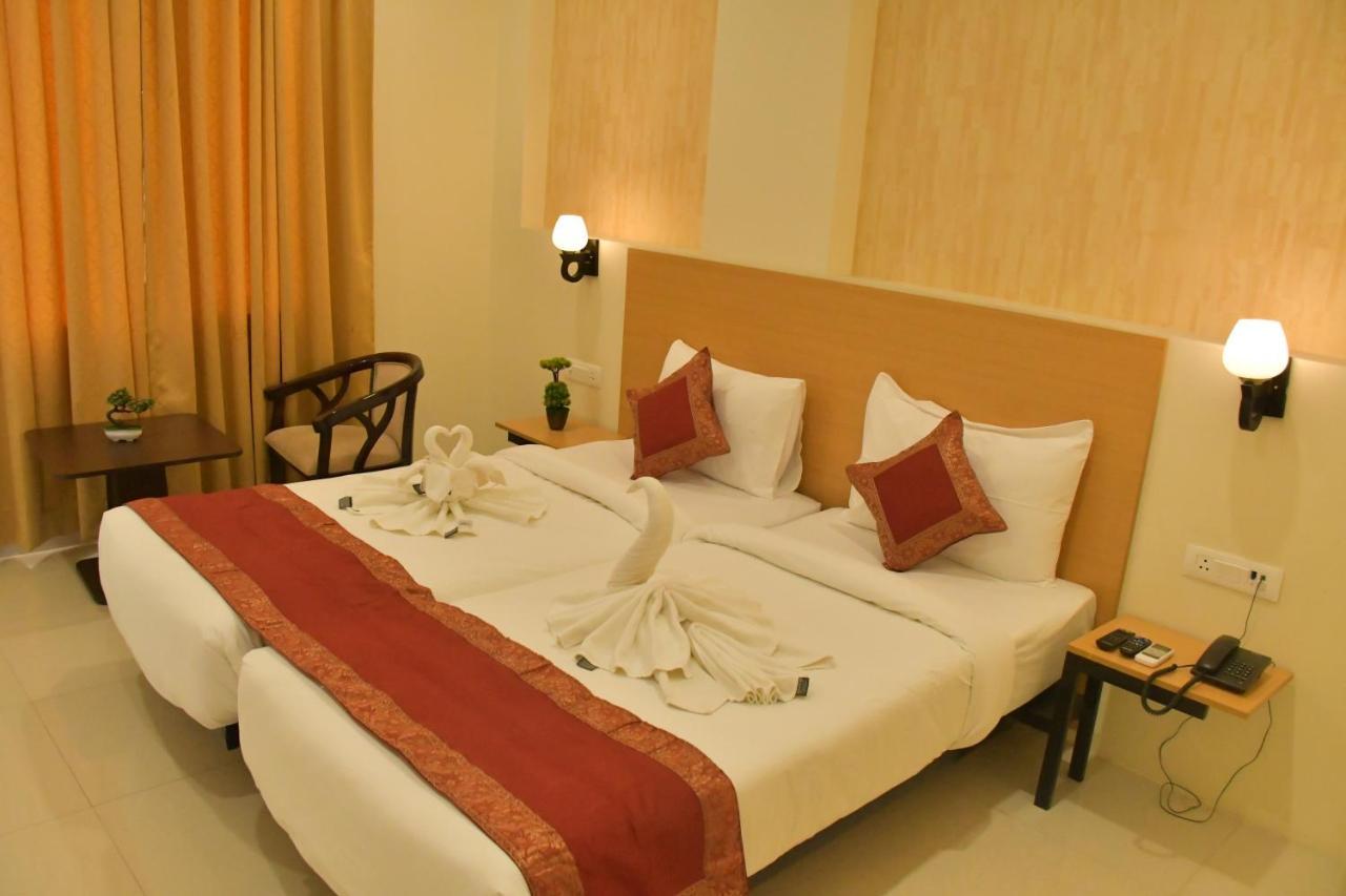 Hotel Yatharth Inn Benares Buitenkant foto