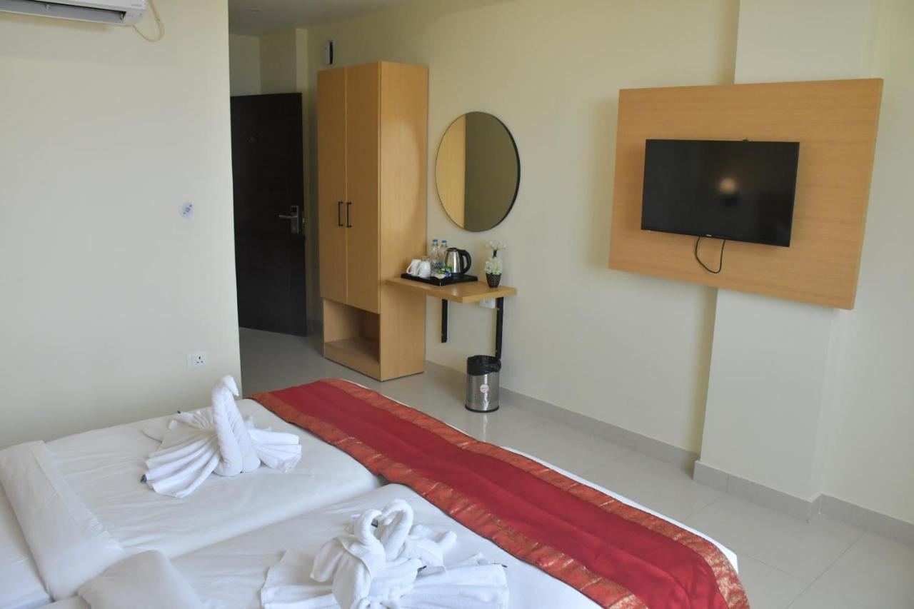 Hotel Yatharth Inn Benares Buitenkant foto