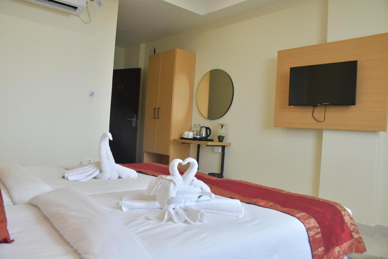 Hotel Yatharth Inn Benares Buitenkant foto