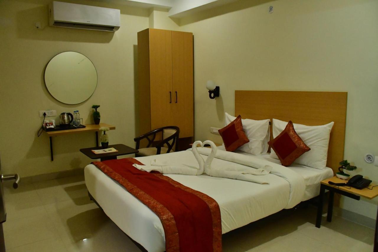 Hotel Yatharth Inn Benares Buitenkant foto