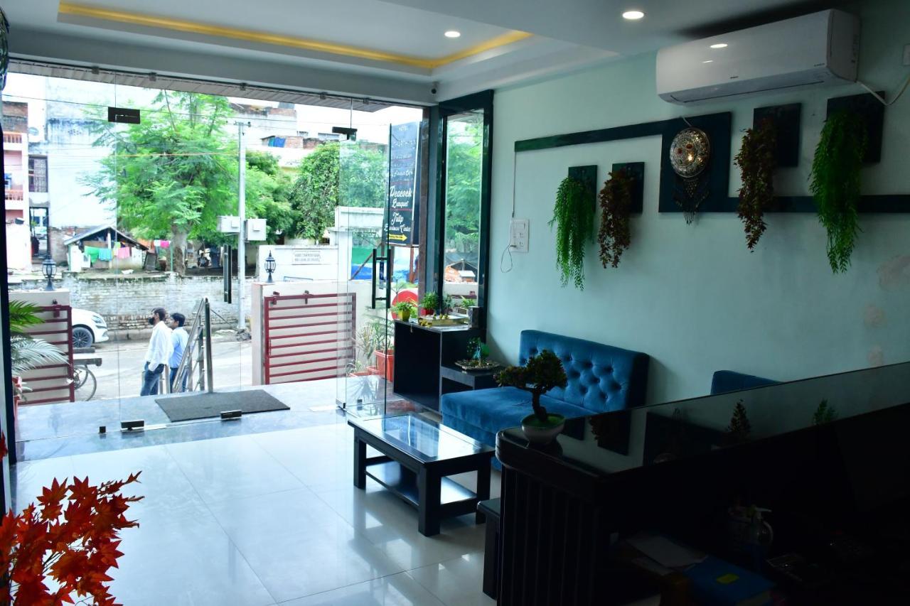 Hotel Yatharth Inn Benares Buitenkant foto