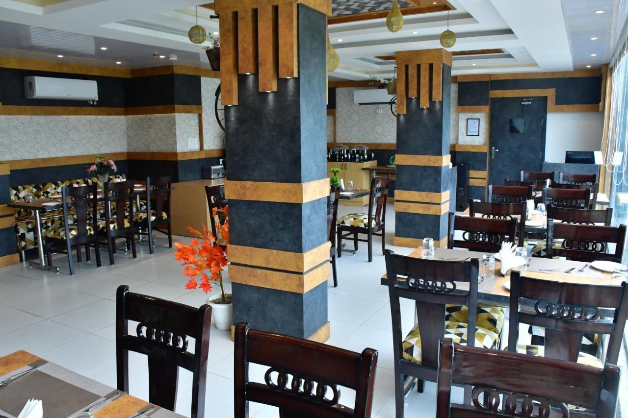 Hotel Yatharth Inn Benares Buitenkant foto