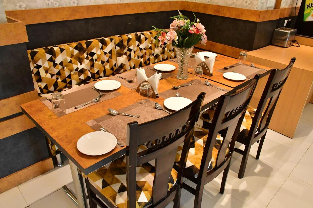 Hotel Yatharth Inn Benares Buitenkant foto