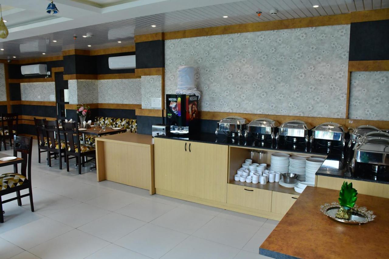 Hotel Yatharth Inn Benares Buitenkant foto