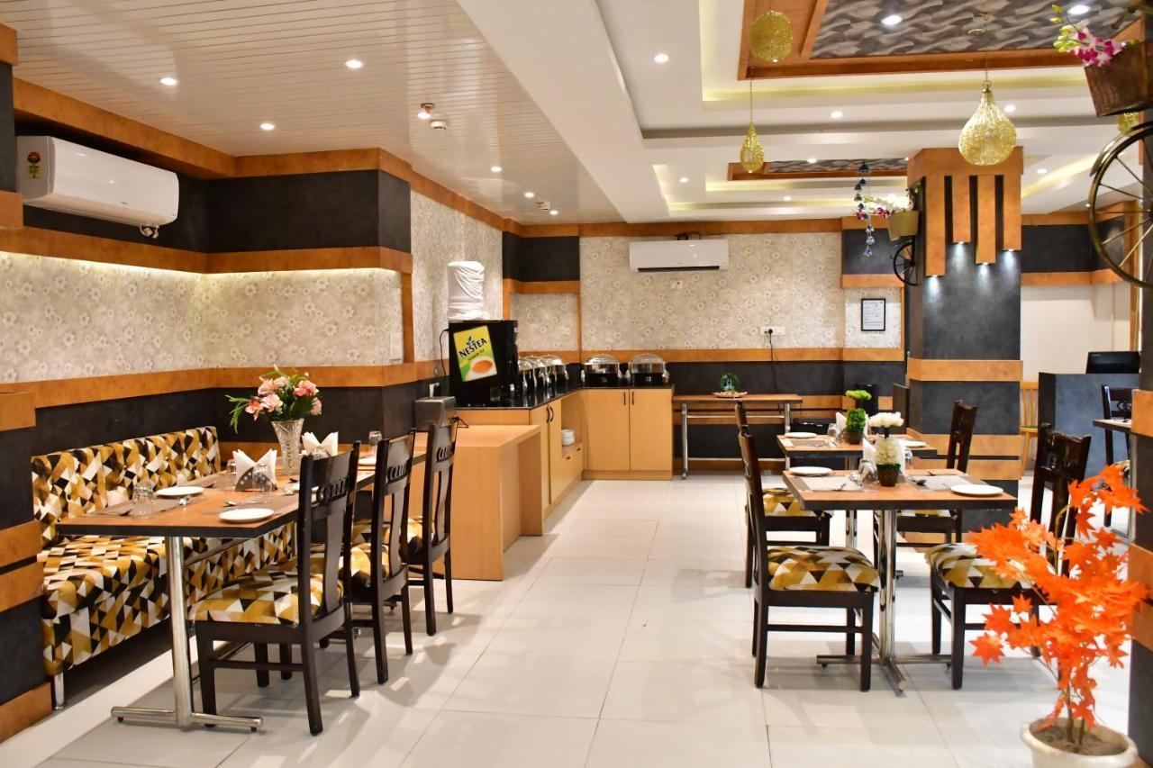 Hotel Yatharth Inn Benares Buitenkant foto