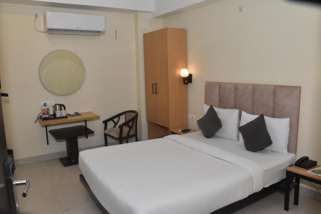 Hotel Yatharth Inn Benares Buitenkant foto