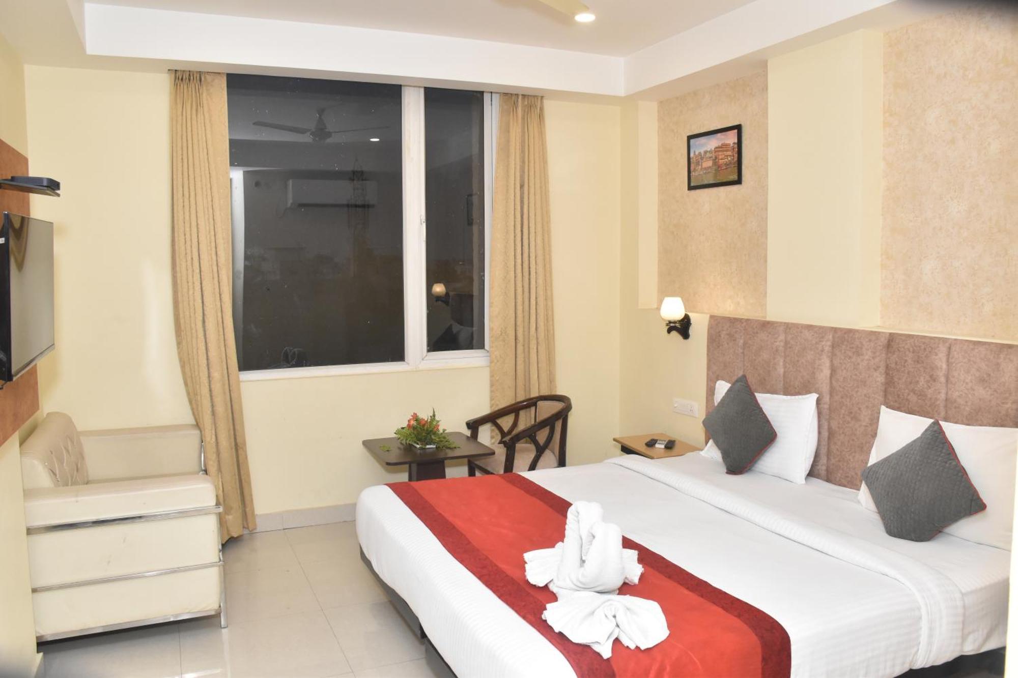 Hotel Yatharth Inn Benares Buitenkant foto